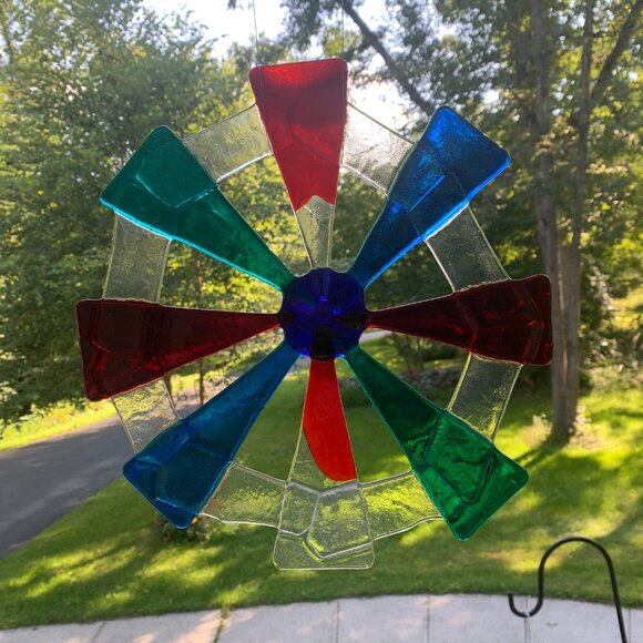 #9573 CIRCULAR FUSED SUN CATCHER  RED, GREEN & BLUE SPOKES COLLECTABLE SUN CATCH - Picture 6 of 6